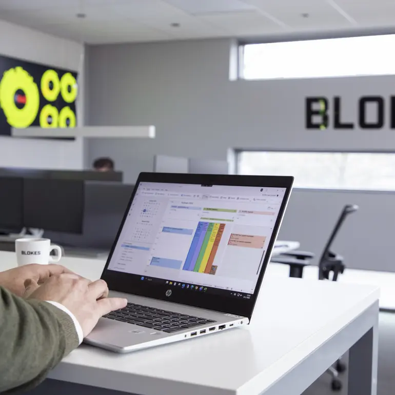 Van losse security maatregelen naar aantoonbare samenhang – BLOKES IT aanpak