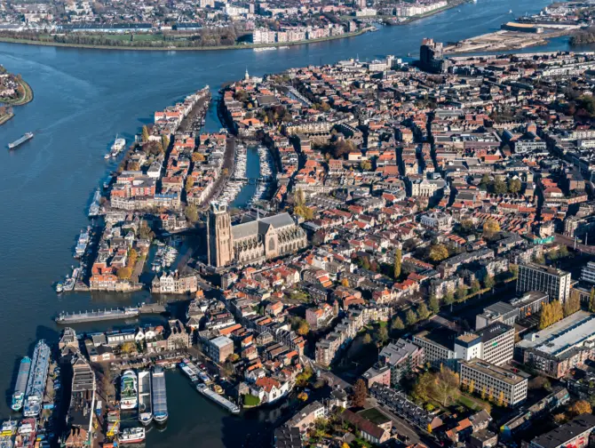 Luchtfoto van de Drechtsteden, de thuisregio en het primaire werkgebied van ICT-bedrijf BLOKES IT