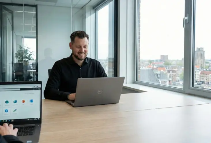 Online werkomgeving en cloud werkplek in Dordrecht door BLOKES IT met uitzicht op de Grote Kerk